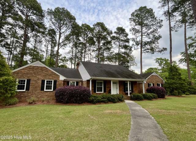 Property at 8200 Scotch Meadows Dr, Laurinburg, NC 28352, 4 beds, 3.5 baths