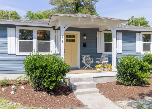 Property at 104 W Carteret St, Edenton, NC 27932, 3 beds, 2 baths