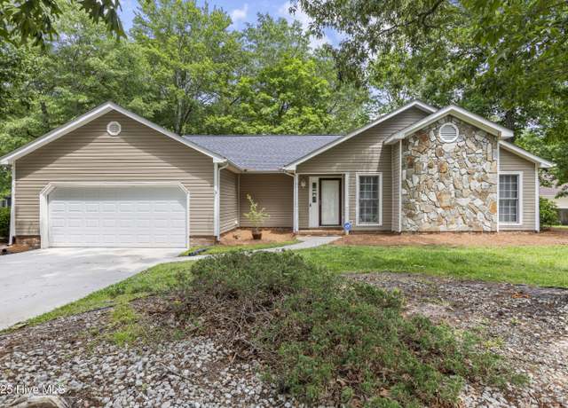 Property at 439 Candlewood Dr, Jacksonville, NC 28540, 3 beds, 2 baths