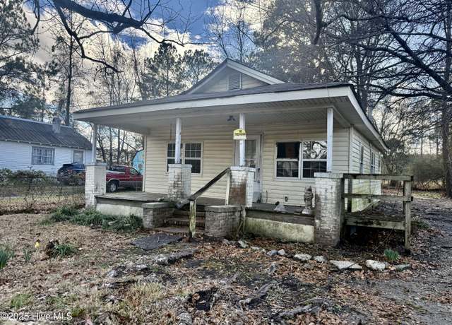Property at 505 S Smith St, Burgaw, NC 28425, 2 beds, 1 bath