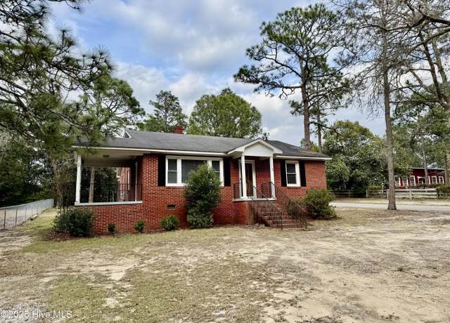 Property at 1 Woodlawn Ave, Hamlet, NC 28345, 3 beds, 1.5 baths