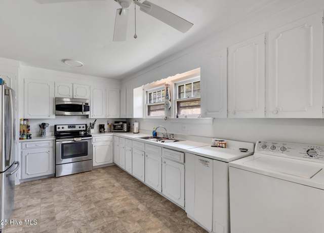 Property at 601 Mary Ann Dr, Hampstead, NC 28443, 3 beds, 2 baths