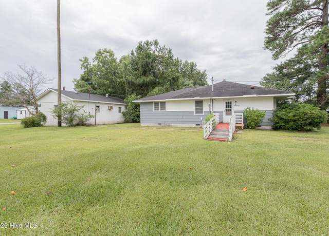 Property at 39 Sophia Dr, Jacksonville, NC 28540, 3 beds, 2 baths