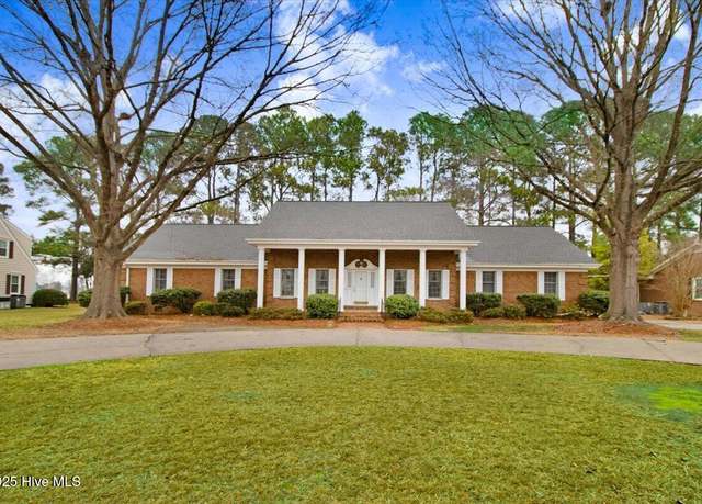 Property at 702 Hillcrest Dr, Mount Olive, NC 28365, 3 beds, 2.5 baths