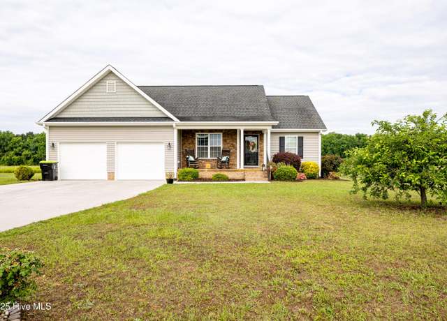 Property at 104 Northgate Ln, Clinton, NC 28328, 3 beds, 2 baths