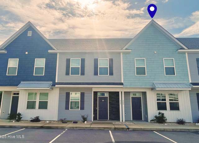 Property at 332 Starfish Ln, Sneads Ferry, NC 28460, 3 beds, 3.5 baths