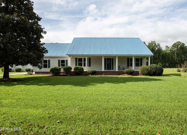Property at 95 Aviator Ln, Burgaw, NC 28425, 3 beds, 2.5 baths