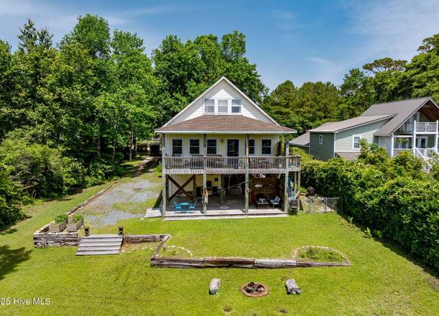 Property at 716 Bay Harbor Dr, Hampstead, NC 28443, 3 beds, 2 baths
