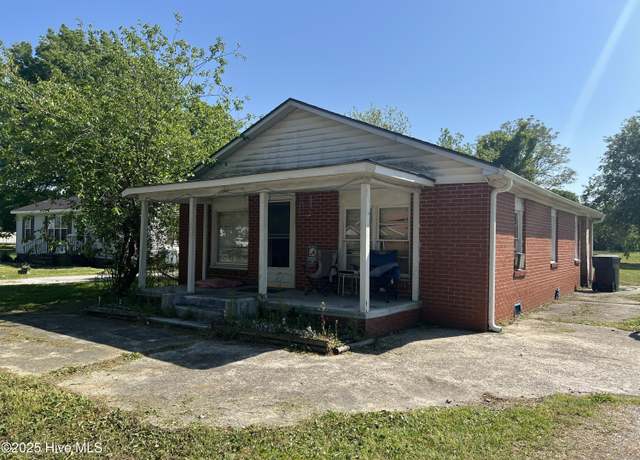 Property at 304 W Hooks River Rd, Goldsboro, NC 27530, 2 beds, 1 bath