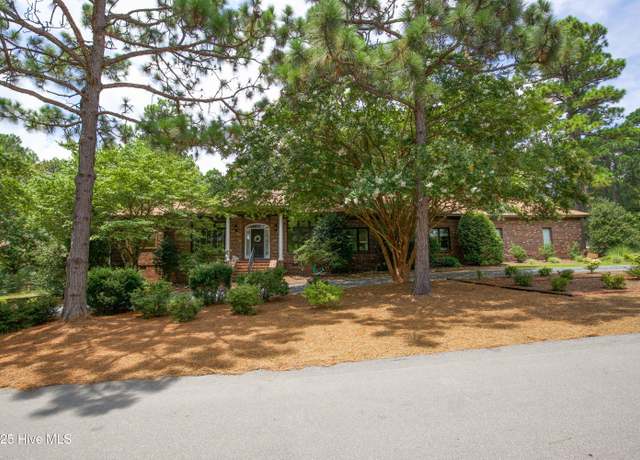Property at 110 Woodenbridge Ln, Pinehurst, NC 28374, 3 beds, 2.5 baths