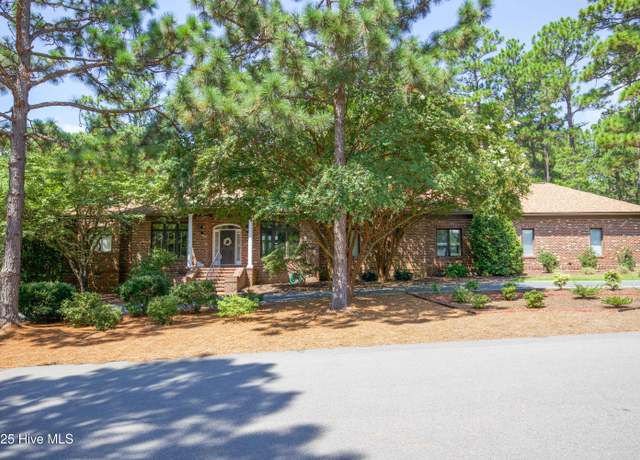 Property at 110 Woodenbridge Ln, Pinehurst, NC 28374, 3 beds, 2.5 baths