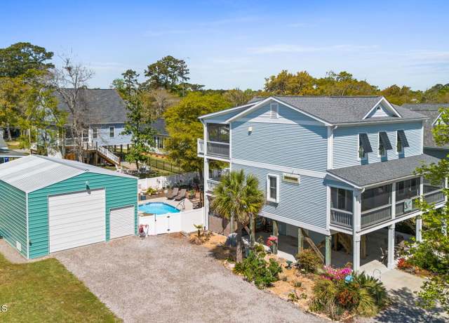 Property at 333 NE 48th St, Oak Island, NC 28465, 4 beds, 3.5 baths