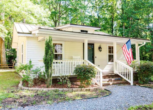 Property at 802 Summit St, Carthage, NC 28327, 2 beds, 1 bath