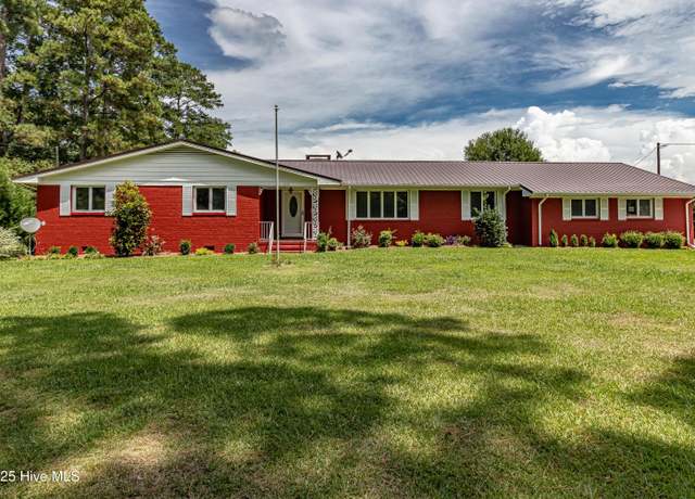 Property at 220 Airport Rd NE, Pikeville, NC 27863, 3 beds, 2.5 baths