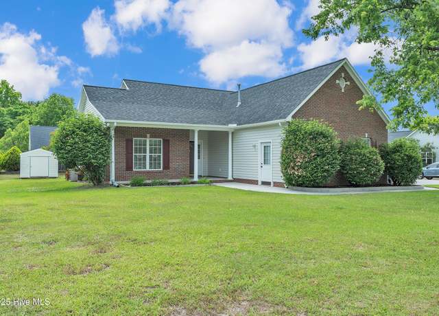 Property at 302 Fairmont Ln, Jacksonville, NC 28540, 4 beds, 2 baths