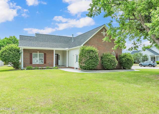 Property at 302 Fairmont Ln, Jacksonville, NC 28540, 4 beds, 2 baths