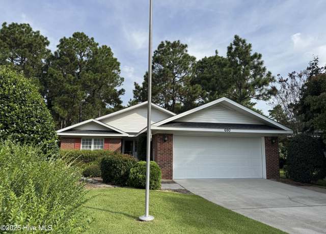 Property at 690 Pinehurst Trace Dr, Pinehurst, NC 28374, 3 beds, 2 baths