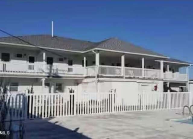 Property at 303 Henderson Blvd #14, Atlantic Beach, NC 28512, 1 bed, 1 bath