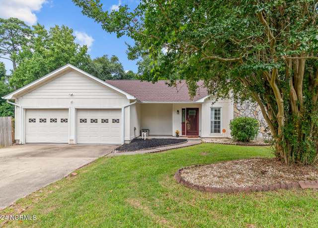 Property at 2032 Hunters Ridge Dr, Midway Park, NC 28544, 3 beds, 2 baths