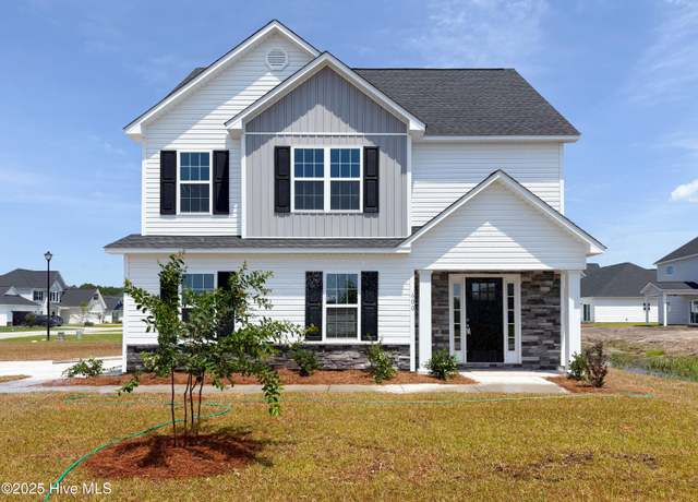 Property at 600 Carmel Dr, Sneads Ferry, NC 28460, 3 beds, 2.5 baths