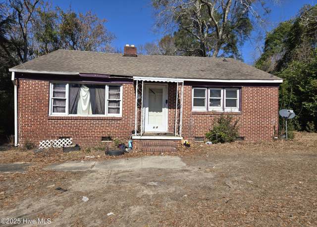 Property at 323 Raleigh St, Hamlet, NC 28345, 2 beds, 1 bath