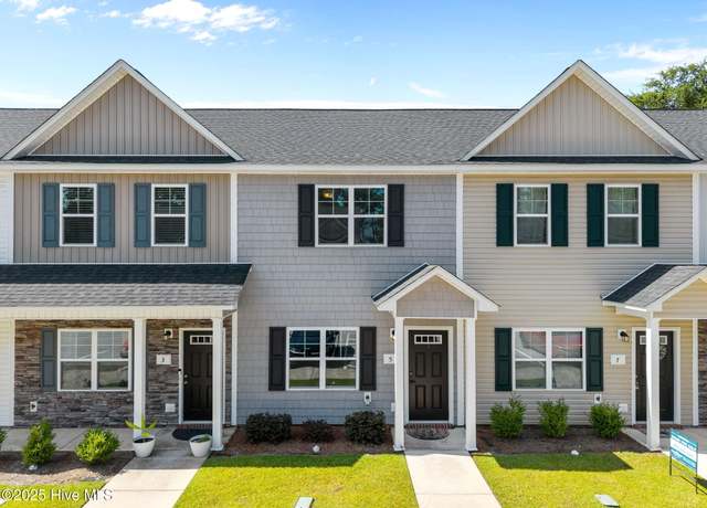 Property at 5 Jaydn Dr W, Jacksonville, NC 28546, 2 beds, 2.5 baths