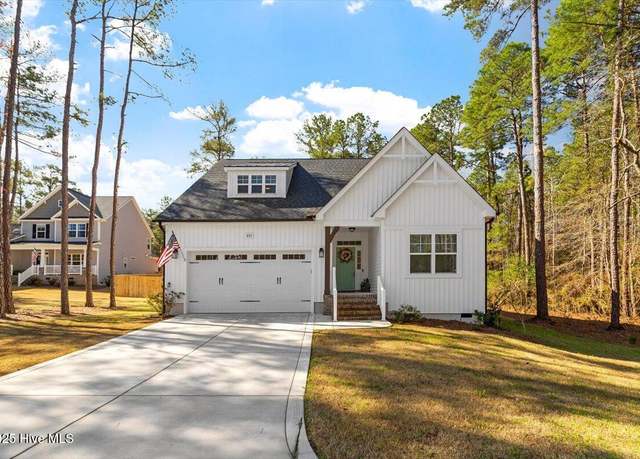 Property at 401 Piney Oak Dr, Carthage, NC 28327, 4 beds, 3 baths