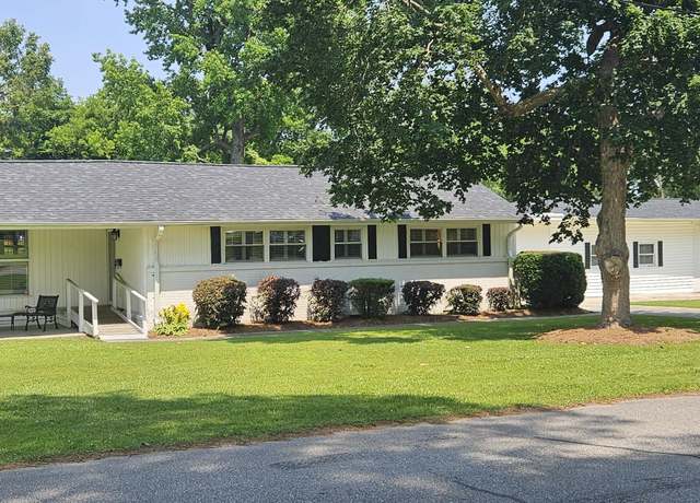 Property at 301 Graham St, Clinton, NC 28328, 3 beds, 2 baths