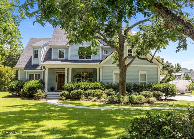Property at 108 E Colonnade Dr, Hampstead, NC 28443, 4 beds, 2.5 baths