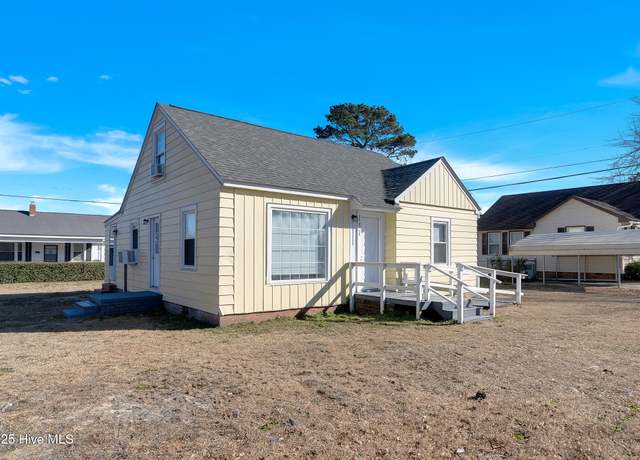 Property at 131 Mill St, Rockingham, NC 28379, 4 beds, 1 bath