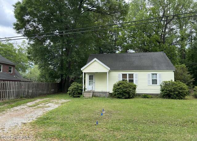 Property at 207 E Ashe St, Burgaw, NC 28425, 2 beds, 1 bath