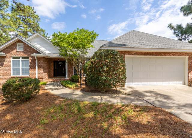 Property at 8 Pinebrook Dr, Pinehurst, NC 28374, 3 beds, 2.5 baths