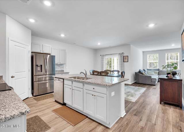 Property at 1552 Pleasant Hollow Ct SE, Bolivia, NC 28422, 4 beds, 3 baths