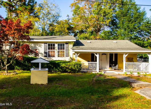 Property at 2800 Moore Ave, New Bern, NC 28562, 3 beds, 2 baths