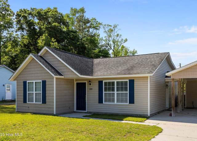 Property at 308 E Ashe St, Burgaw, NC 28425, 2 beds, 2 baths