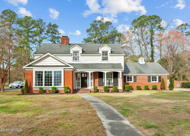 Property at 1912 Greenbriar Rd, Kinston, NC 28501, 4 beds, 2.5 baths