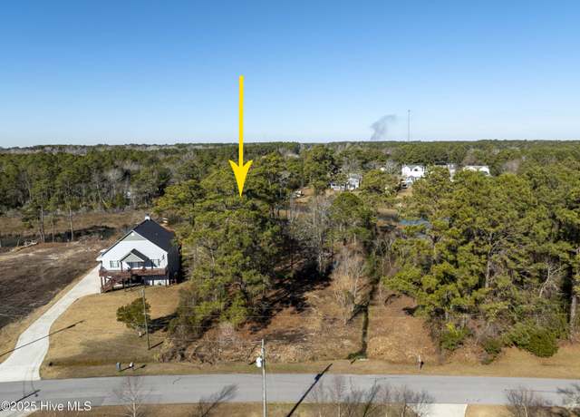 Property at 327 Chadwick Shores Dr, Sneads Ferry, NC 28460