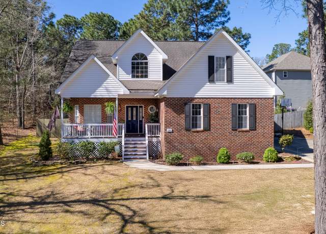Property at 130 Canter Ln, Pinehurst, NC 28374, 4 beds, 2.5 baths