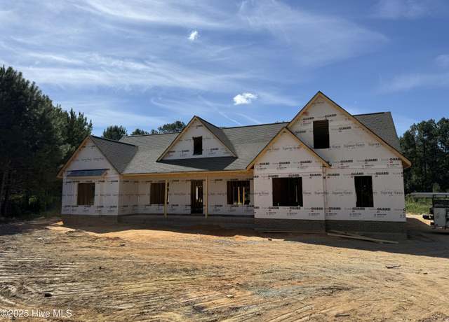 Property at 333 Brightleaf Dr, Whispering Pines, NC 28327, 4 beds, 2.5 baths