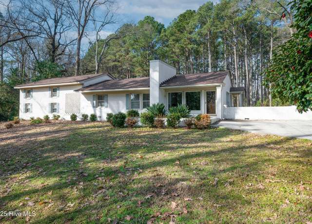 Property at 226 Pineview Dr, Greenville, NC 27834, 5 beds, 3.5 baths