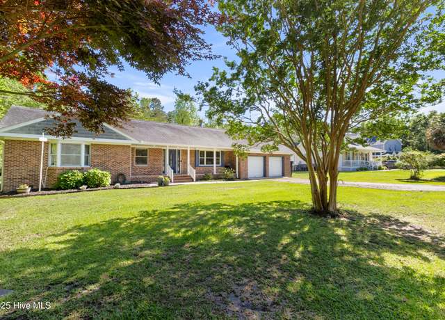 Property at 205 Sand Dollar Ln, Hampstead, NC 28443, 3 beds, 2 baths