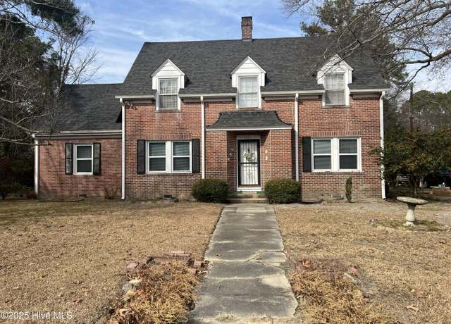 Property at 212 E Walnut St, Tarboro, NC 27886, 4 beds, 3.5 baths