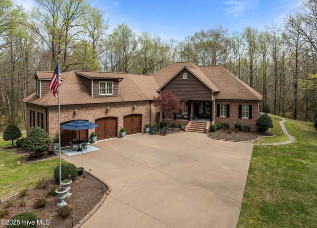 Property at 3860 Dixie Ridge Ln, Grimesland, NC 27837, 4 beds, 3.5 baths