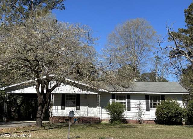 Property at 1111 Hammond Dr, Laurinburg, NC 28352, 3 beds, 1 bath