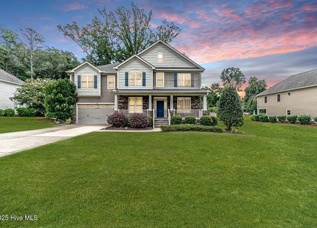 Property at 120 Hadley Ct, Southern Pines, NC 28387, 5 beds, 3 baths