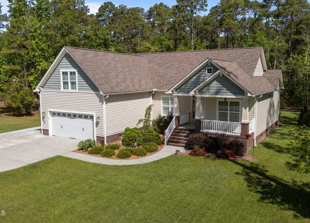 Property at 2312 Caracara Dr, New Bern, NC 28560, 4 beds, 2.5 baths
