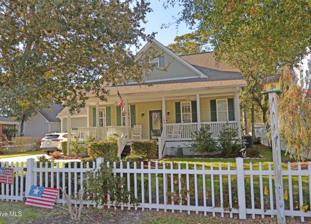 Property at 103 Highland Park Ave, Southport, NC 28461, 3 beds, 2.5 baths