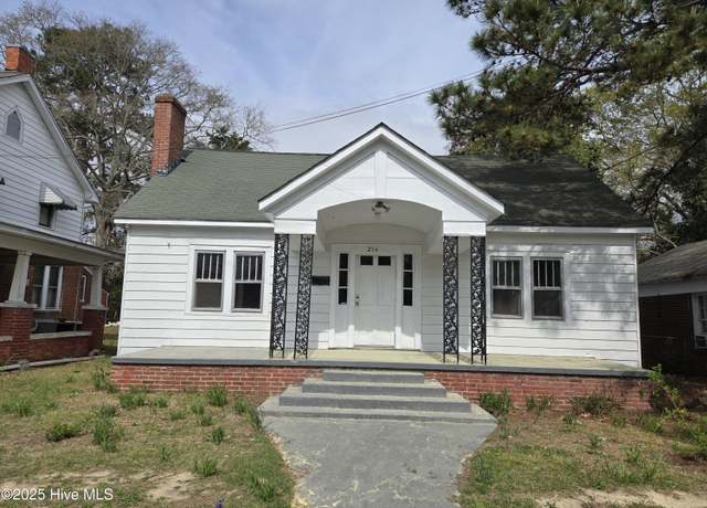 Property at 216 N Elm St, Williamston, NC 27892, 3 beds, 1 bath