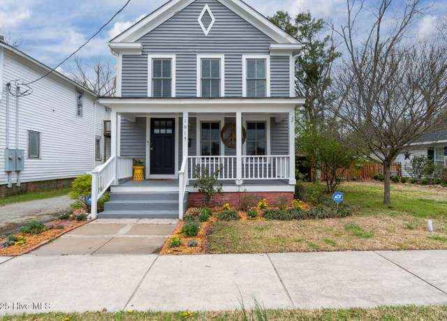 Property at 1015 N Craven St, New Bern, NC 28560, 3 beds, 2.5 baths