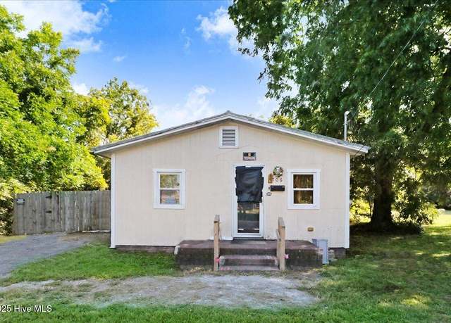 Property at 706 Caswell St, Smithfield, NC 27577, 2 beds, 1 bath
